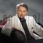 28-04-2004 Dick Cohen in Amsterdam, by order of Stage-entertainment. April 28, 2004.

[keywords]Posed, Smiling, Suit[/keywords]